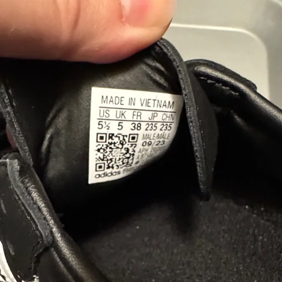 NWT Adidas Samba OG Sneakers - 5.5 men’s / 6.5 women’s - Picture 7 of 7